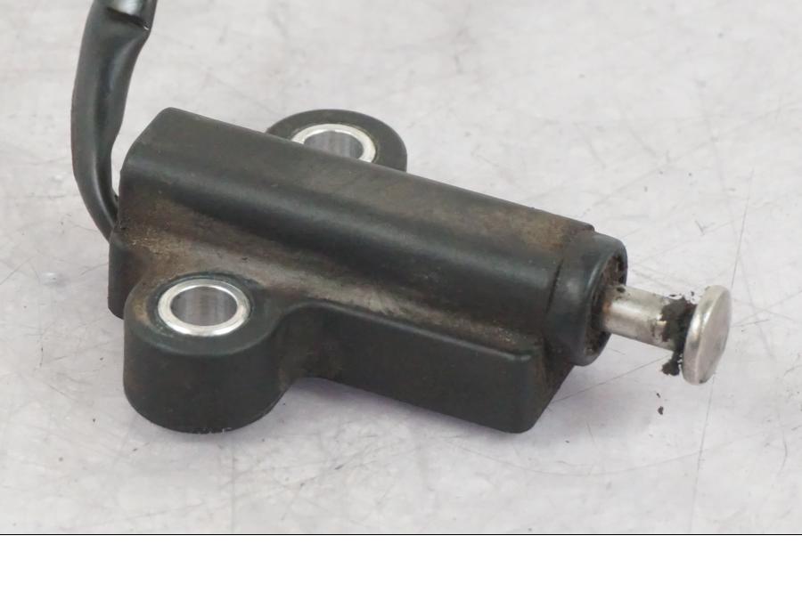 Vänster sida på Sidostödsbrytare från en Suzuki GSF 1250 -2010 motorcykel.