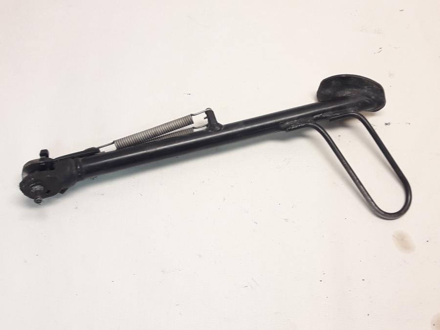 Framsidan på Sidostöd från en BMW F 650 GS -2002 motorcykel.