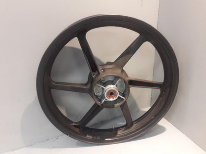 Framsidan på Fälg från en Honda CBR 125 R -2008 motorcykel.