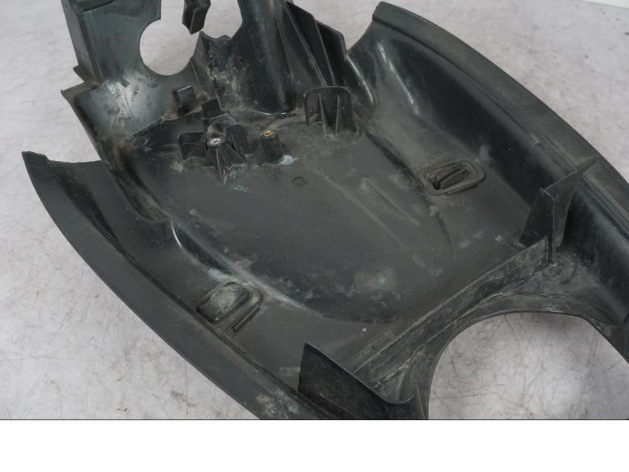 Vänster sida på Undertail från en Buell 1125 R -2008 motorcykel.