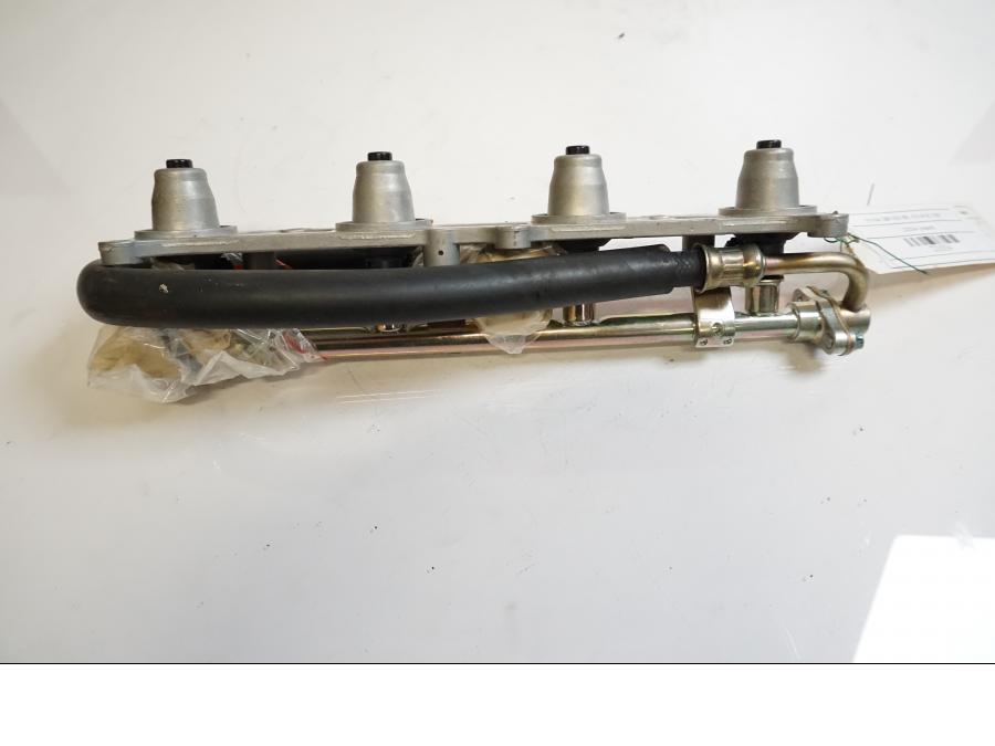 Baksidan på Spjällhus från en Honda CBR 600 RR -2003 motorcykel.