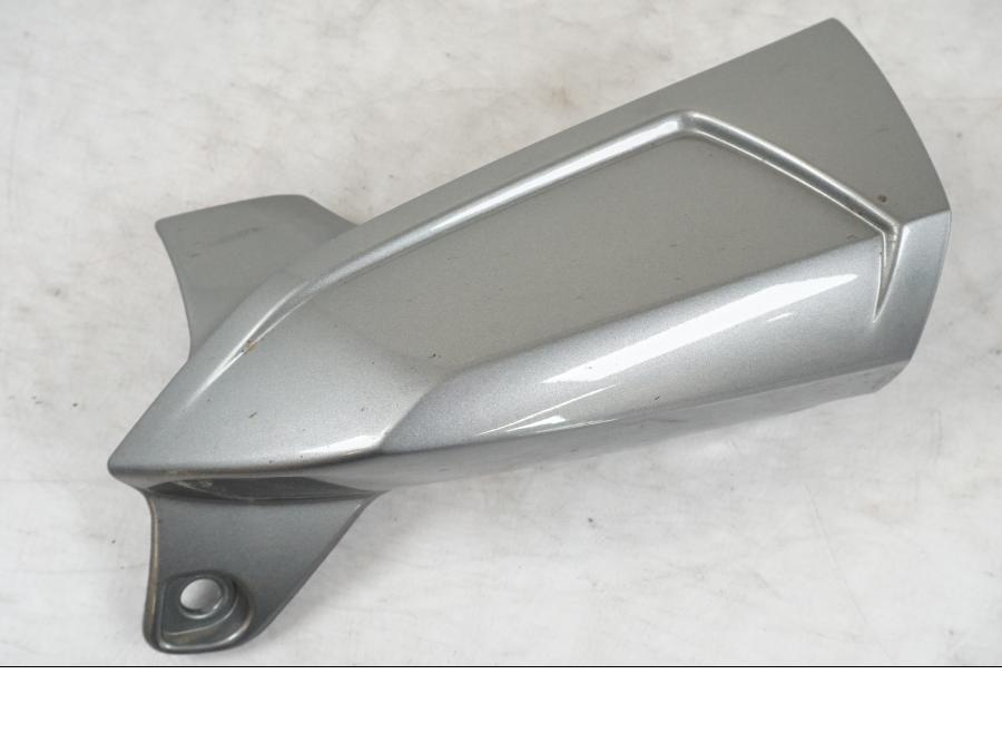 Framsidan på Toppkåpa från en Triumph Tiger Explorer -2013 motorcykel.