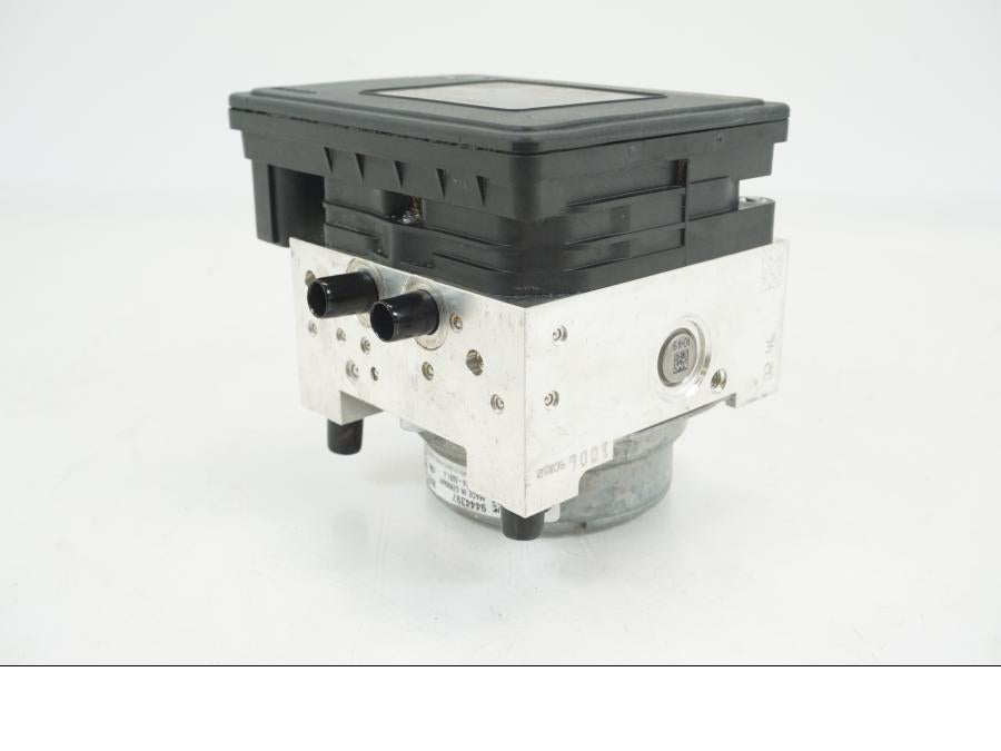 Höger sida på ABS Modulator från en BMW S 1000 XR -2019 motorcykel.