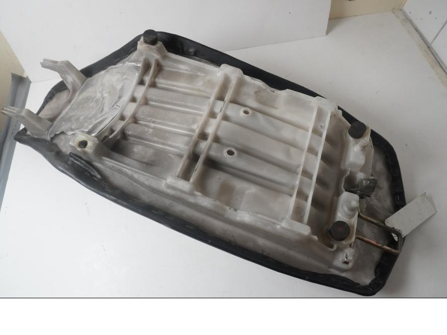 Höger sida på Sadel från en Hsun HS450ATV-2 -2012 ATV.