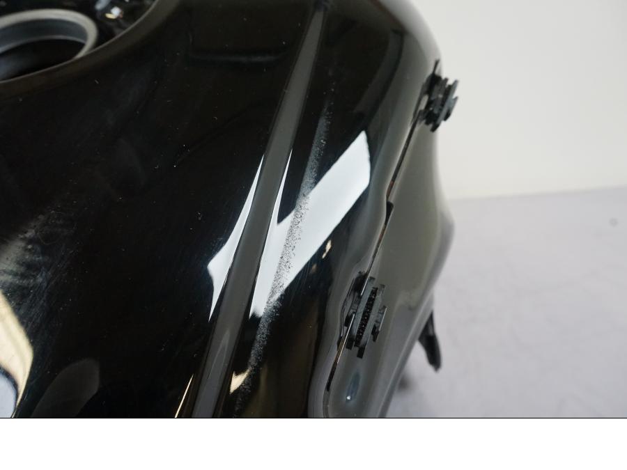 Extrabild1 på Bensintank från en Honda VFR 1200 -2010 motorcykel.
