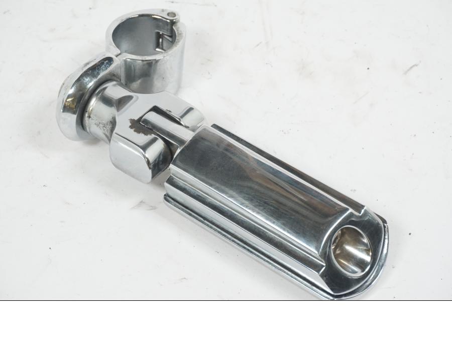 Extrabild2 på Highwaypegs från en Triumph Rocket III -2007 motorcykel.