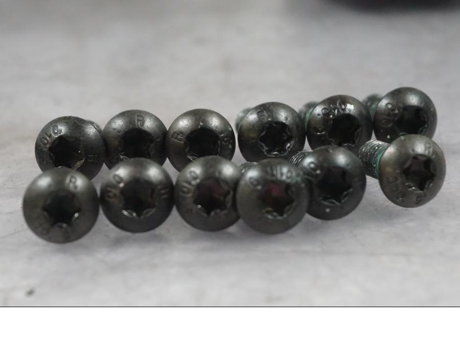 Vänster sida på Spjällhus från en Ducati Multistrada V4 -2024 motorcykel.