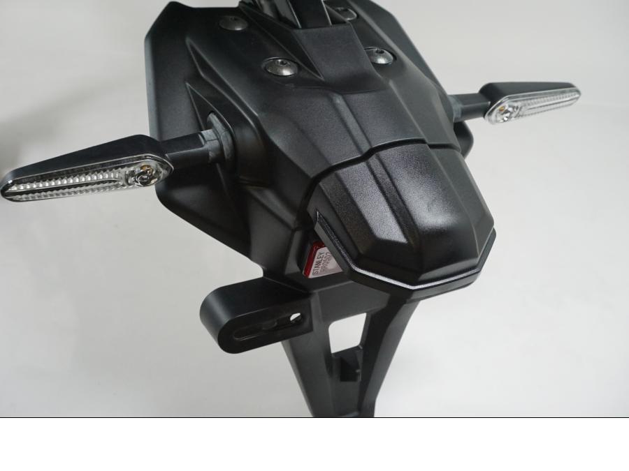 Vänster sida på Bakdelspaket från en Yamaha MT-09 Tracer -2021 motorcykel.