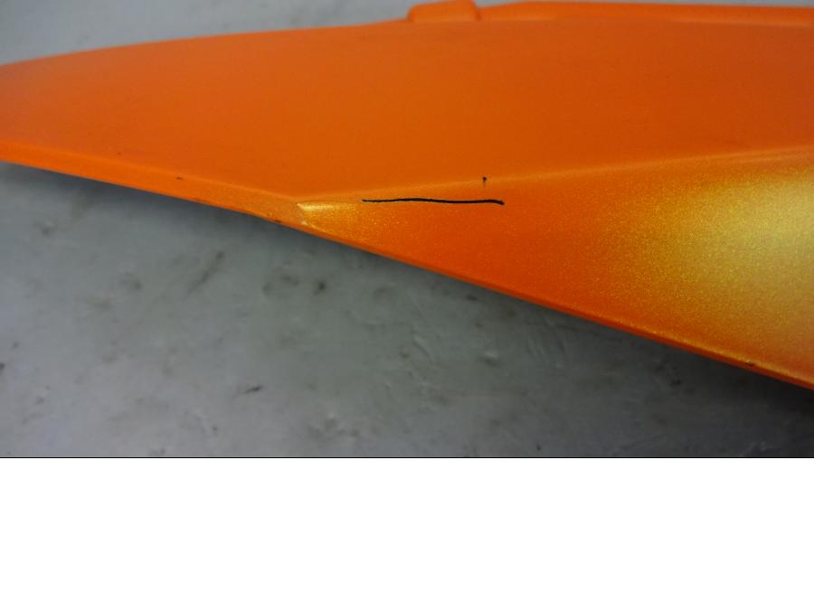 Höger sida på Bakvinge från en KTM 990 Super Duke -2009 motorcykel.