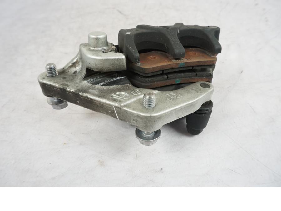 Snett nerifrån på Bromsok från en Triumph Bonneville T120 -2021 motorcykel.