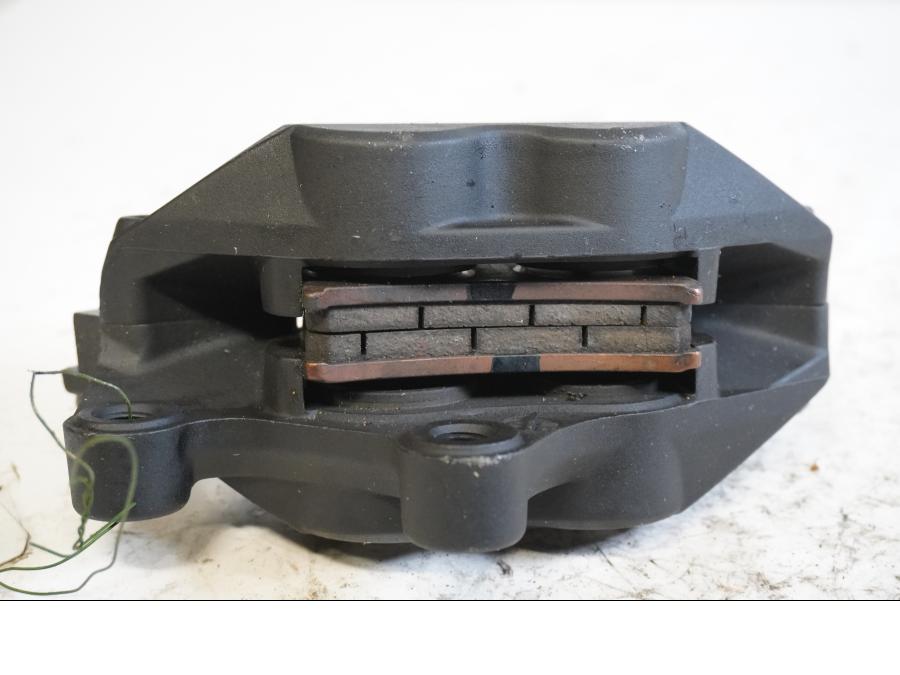 Höger sida på Bromsok från en BMW F 800 S -2007 motorcykel.