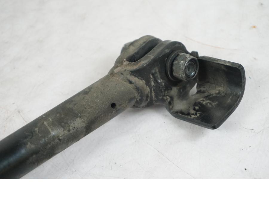 Snett uppifrån på Sidostöd från en Yamaha MT 125 -2017 motorcykel.