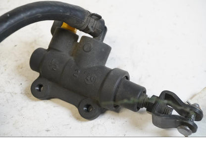 Baksidan på Bromshuvudcylinder från en BMW R 1200 RS -2015 motorcykel.