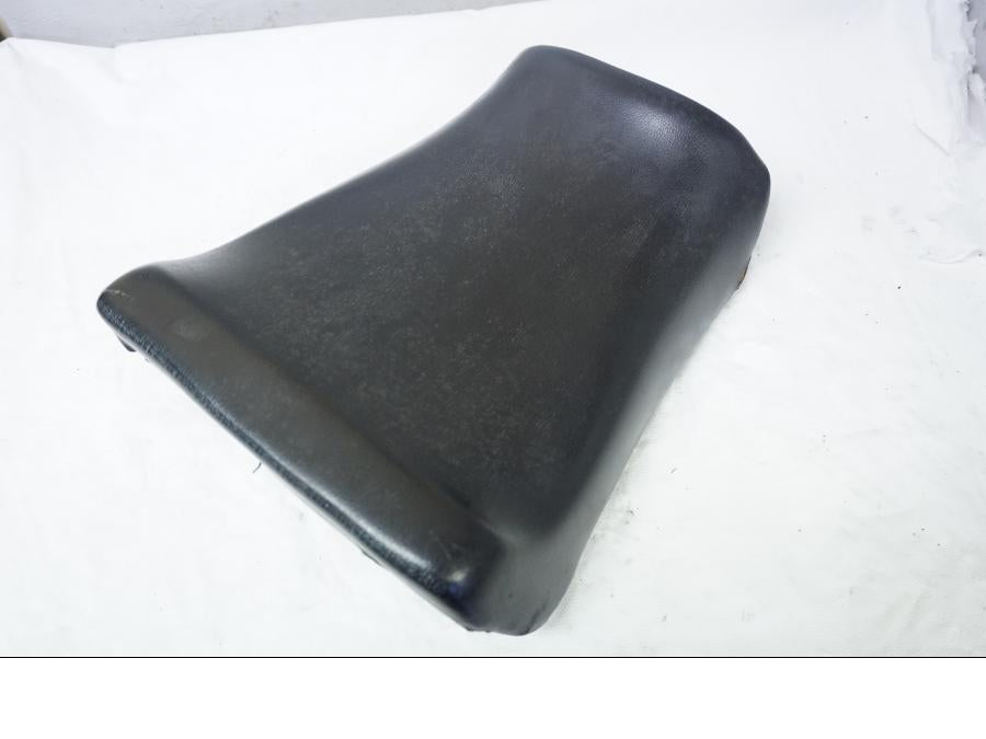 Vänster sida på Sadel från en Suzuki GSX-R 750 -1985 motorcykel.