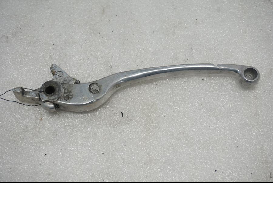 Baksidan på Bromsgrepp från en Suzuki VL 800 -2004 motorcykel.