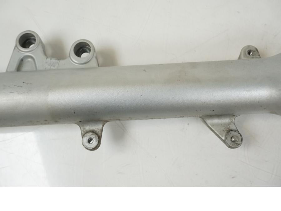 Höger sida på Gaffelben från en BMW F 650 CS -2002 motorcykel.