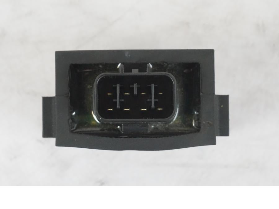 Baksidan på Startkontrollrelä från en Kawasaki ZZ-R 1400 -2009 motorcykel.