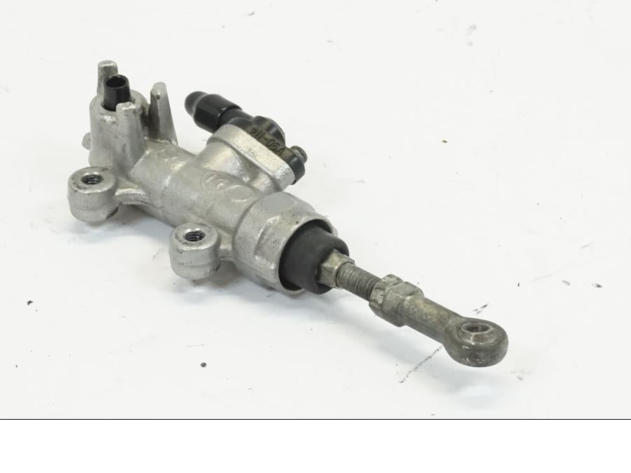 Höger sida på Bromshuvudcylinder från en Suzuki GSX-R 1000 -2007 motorcykel.