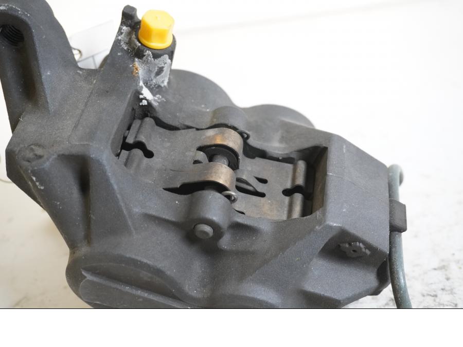 Höger sida på Bromsok från en Yamaha YZF 1000 R -1997 motorcykel.