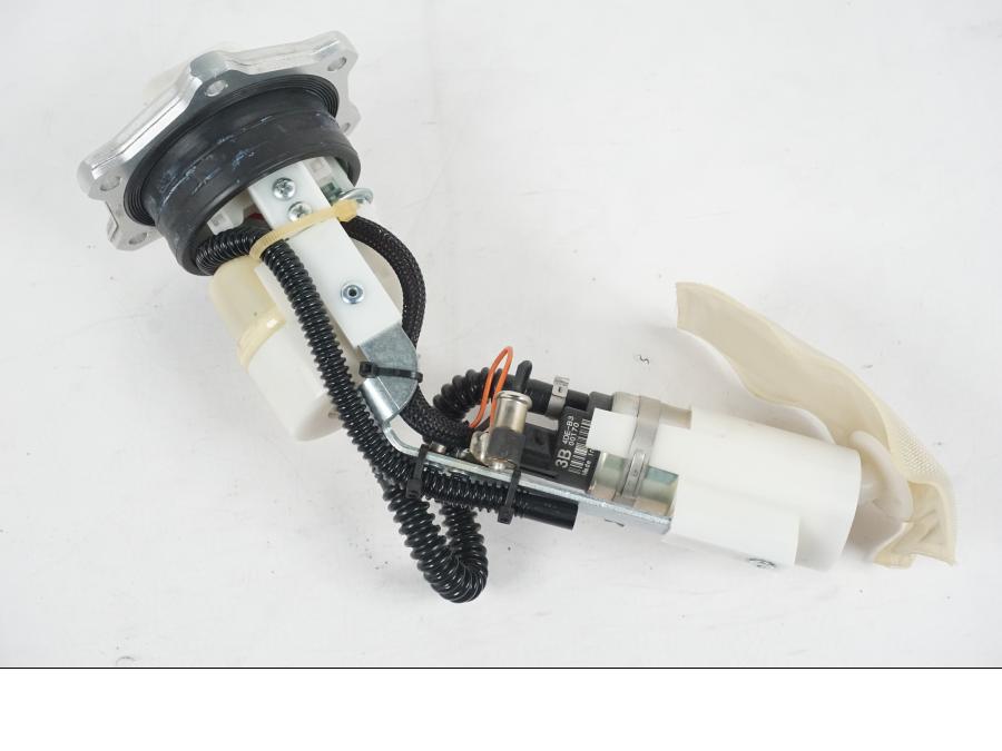 Framsidan på Bensinpump insprut från en MV Agusta Dragster -2014 motorcykel.