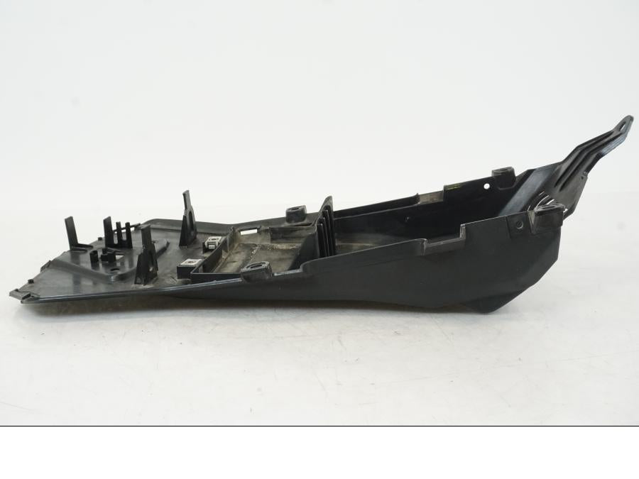 Extrabild1 på Undertail från en Aprilia Tuono V4R -2011 motorcykel.