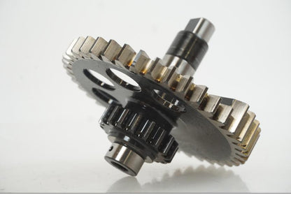 Höger sida på Kamkedjedrev från en KTM 1290 Super Duke R -2021 motorcykel.