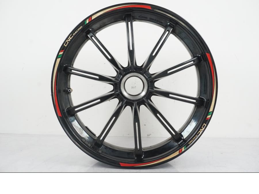 Framsidan på Fälg från en MV Agusta Dragster -2014 motorcykel.