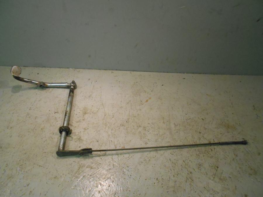 Framsidan på Bromspedal från en Honda GL 500 -1982 motorcykel.