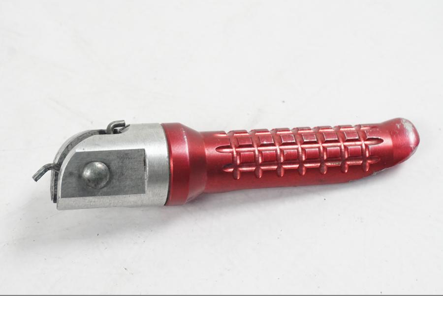 Snett uppifrån på Fotpinne från en MV Agusta Dragster -2014 motorcykel.