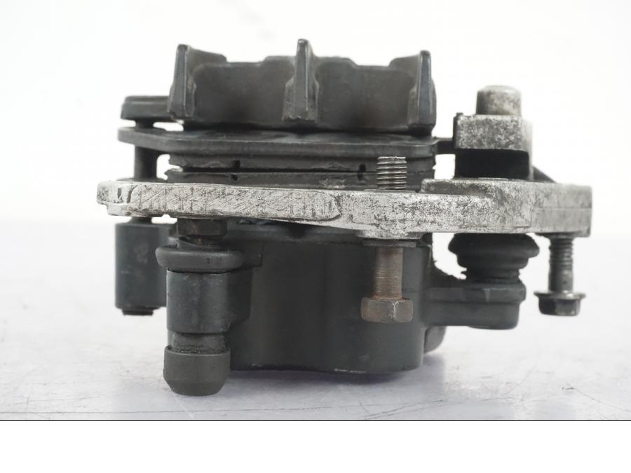 Snett nerifrån på Bromsok från en Honda CBR 1000 F -1989 motorcykel.