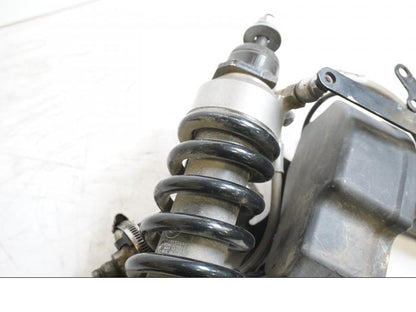 Snett uppifrån på Stötdämpare ESA från en BMW R 1200 GSA -2008 motorcykel.