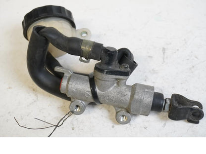 Framsidan på Bromshuvudcylinder från en Honda CB 600 Hornet -1998 motorcykel.