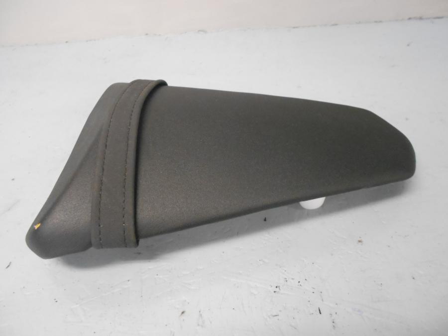 Framsidan på Sadel från en Kawasaki Z 1000 -2012 motorcykel.