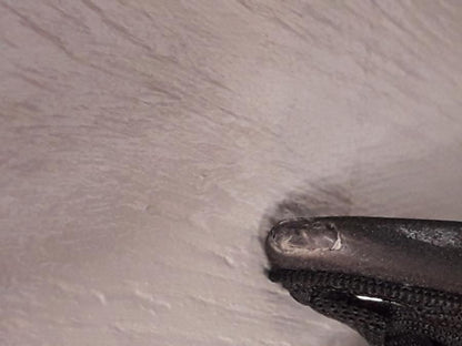 Snett nerifrån på Sadel från en Yamaha MT 125 -2017 motorcykel.