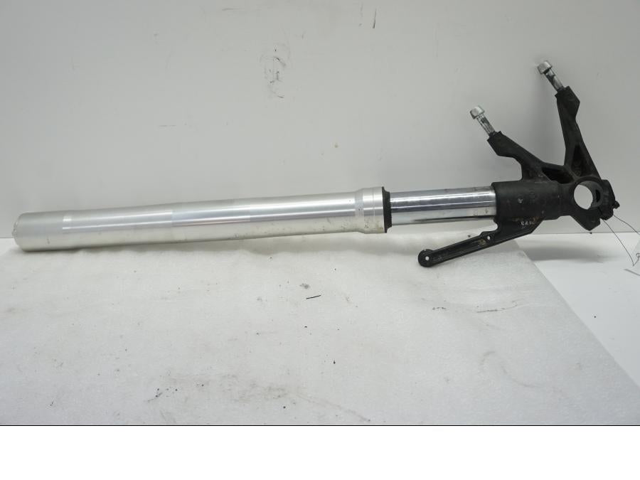 Baksidan på Gaffelben från en Ducati Monster 1200 -2015 motorcykel.