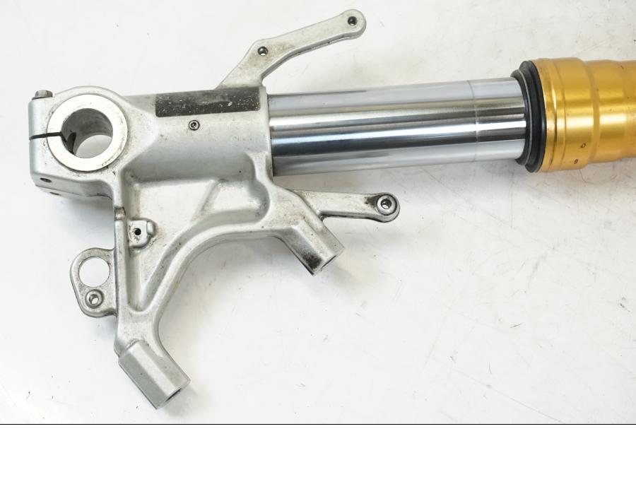 Baksidan på Gaffelben från en Aprilia Tuono V4R -2011 motorcykel.