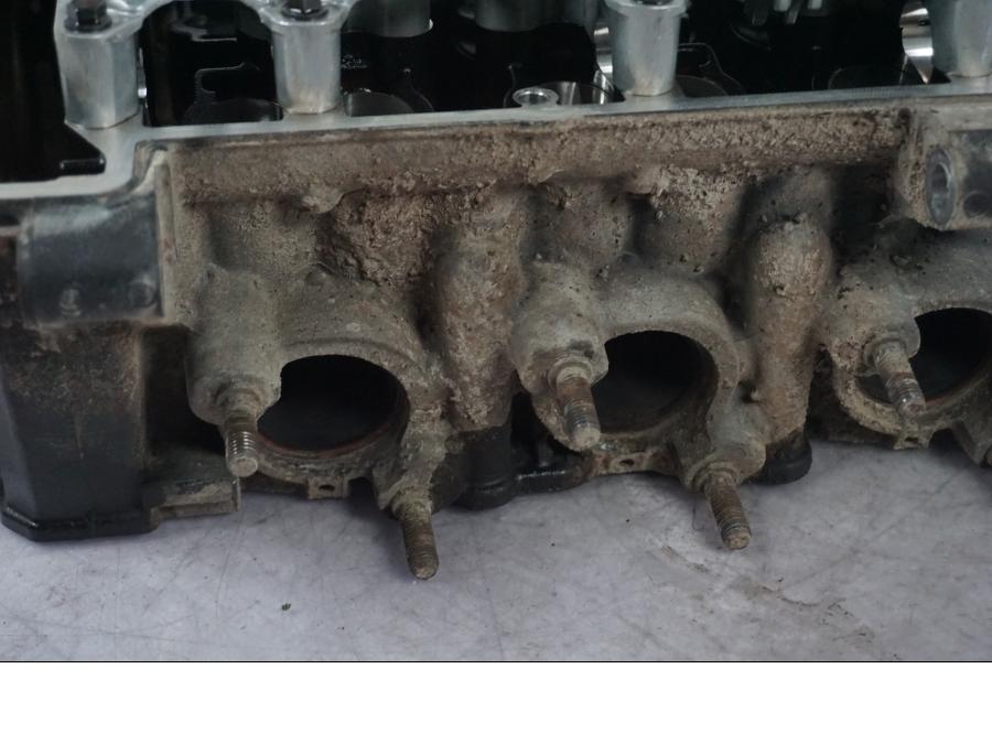 Extrabild1 på Topplock från en Triumph Tiger Explorer -2016 motorcykel.