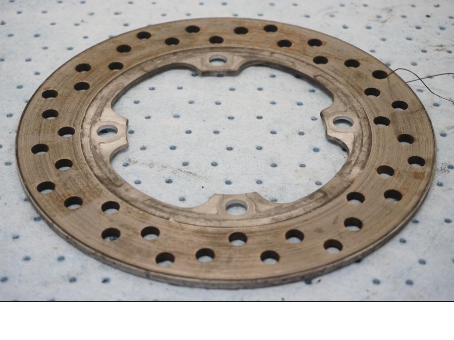 Baksidan på Bromsskiva från en Honda CBR 1000 RR -2011 motorcykel.