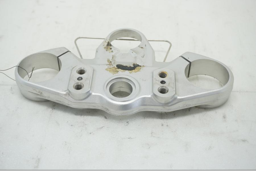 Framsidan på Gaffelkrona från en Triumph Tiger Explorer -2012 motorcykel.