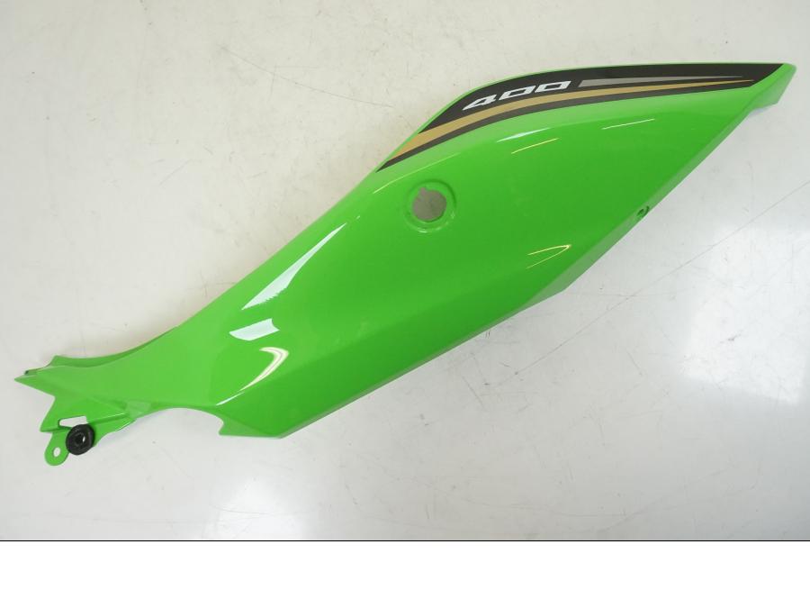 Framsidan på Bakvinge från en Kawasaki NINJA 400 -2020 motorcykel.