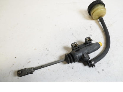 Framsidan på Bromshuvudcylinder från en BMW R 1100 RT -2000 motorcykel.