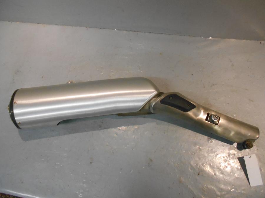 Framsidan på Ljuddämpare från en Suzuki DL 1000 -2003 motorcykel.