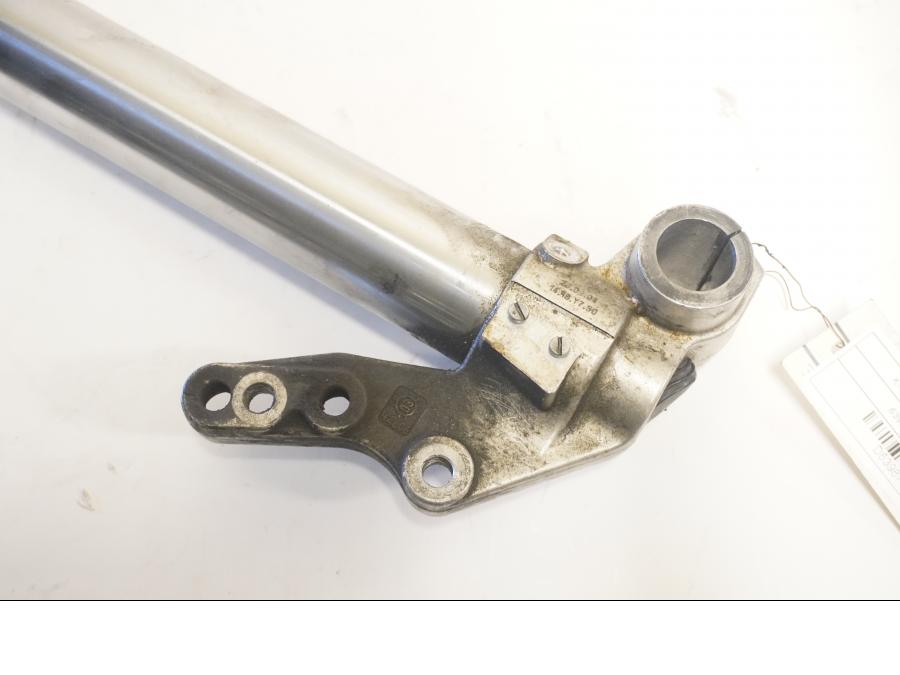 Baksidan på Gaffelben från en KTM 640 SM -2004 motorcykel.