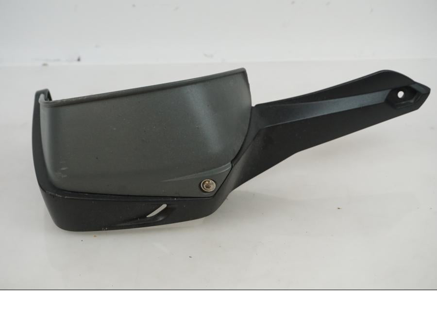 Framsidan på Handskydd från en BMW R 1200 GSA -2012 motorcykel.