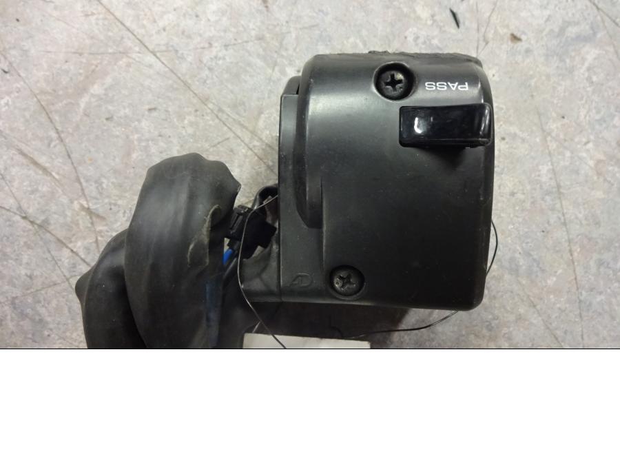 Höger sida på Grenrör från en Yamaha YZF 1000 R1 -2009 motorcykel.