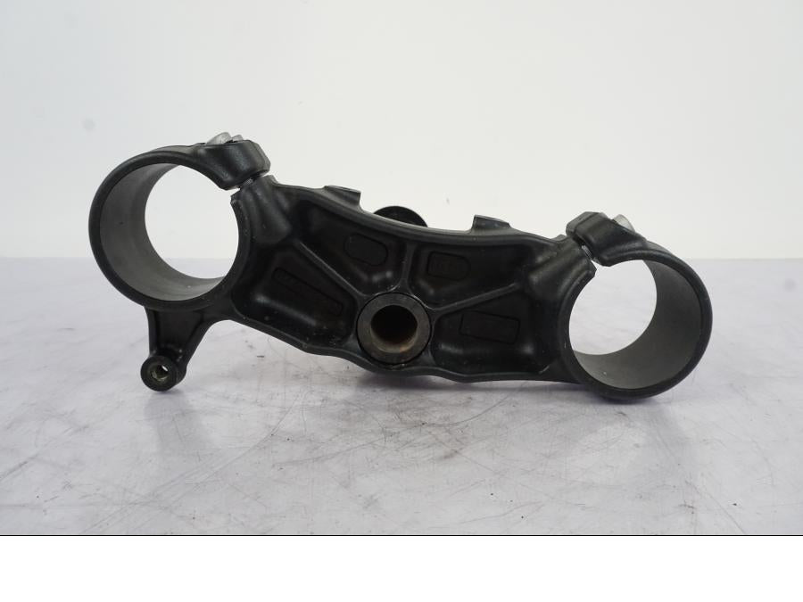 Höger sida på Gaffelkrona från en KTM 1290 Super Duke -2019 motorcykel.