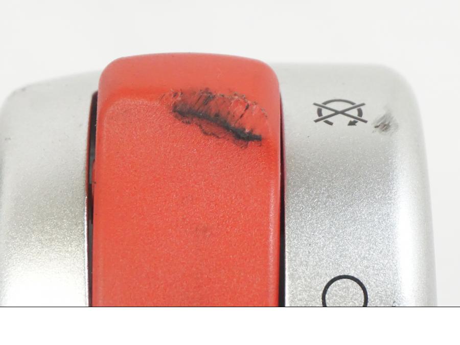 Extrabild1 på Styrelreglage från en Suzuki VZR 1800 -2009 motorcykel.