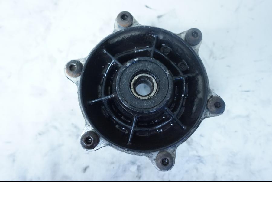 Framsidan på Drevfäste från en Honda XL 600 V -1994 motorcykel.