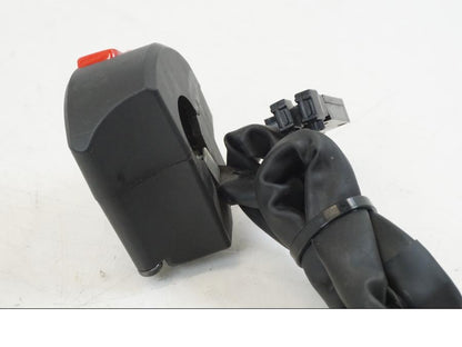 Vänster sida på Styrelreglage från en Yamaha YZF 1000 R1 -2009 motorcykel.