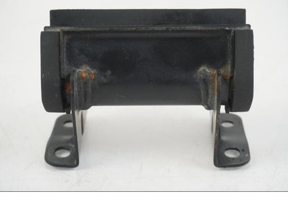 Vänster sida på Bensintankfäste från en Suzuki VS 1400 -1999 motorcykel.